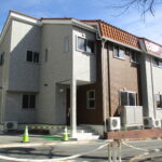 大規模リフォーム済み!1階2階それぞれに玄関・キッチン・トイレ・バス付きの二世帯住宅向け! 画像1 大規模リフォーム済み!1階2階それぞれに玄関・キッチン・トイレ・バス付きの二世帯住宅向け! 画像1