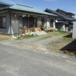 幹線道路に近くアクセスよし！閑静な住宅街です。近隣にショッピングセンターや大型電気店・ホームセンターなどの商業施設あり。また、病院・コンビニ・郵便局や金融機関など、生活に必要な施設はほとんど揃っている大変暮らしやすい人気の地区です。 画像1