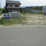 平らな土地で陽当たり良好！　自然豊かな環境で、子育て世代に手厚い下條村です。飯田市内まで国道も整備されており、通勤圏内です。 画像1